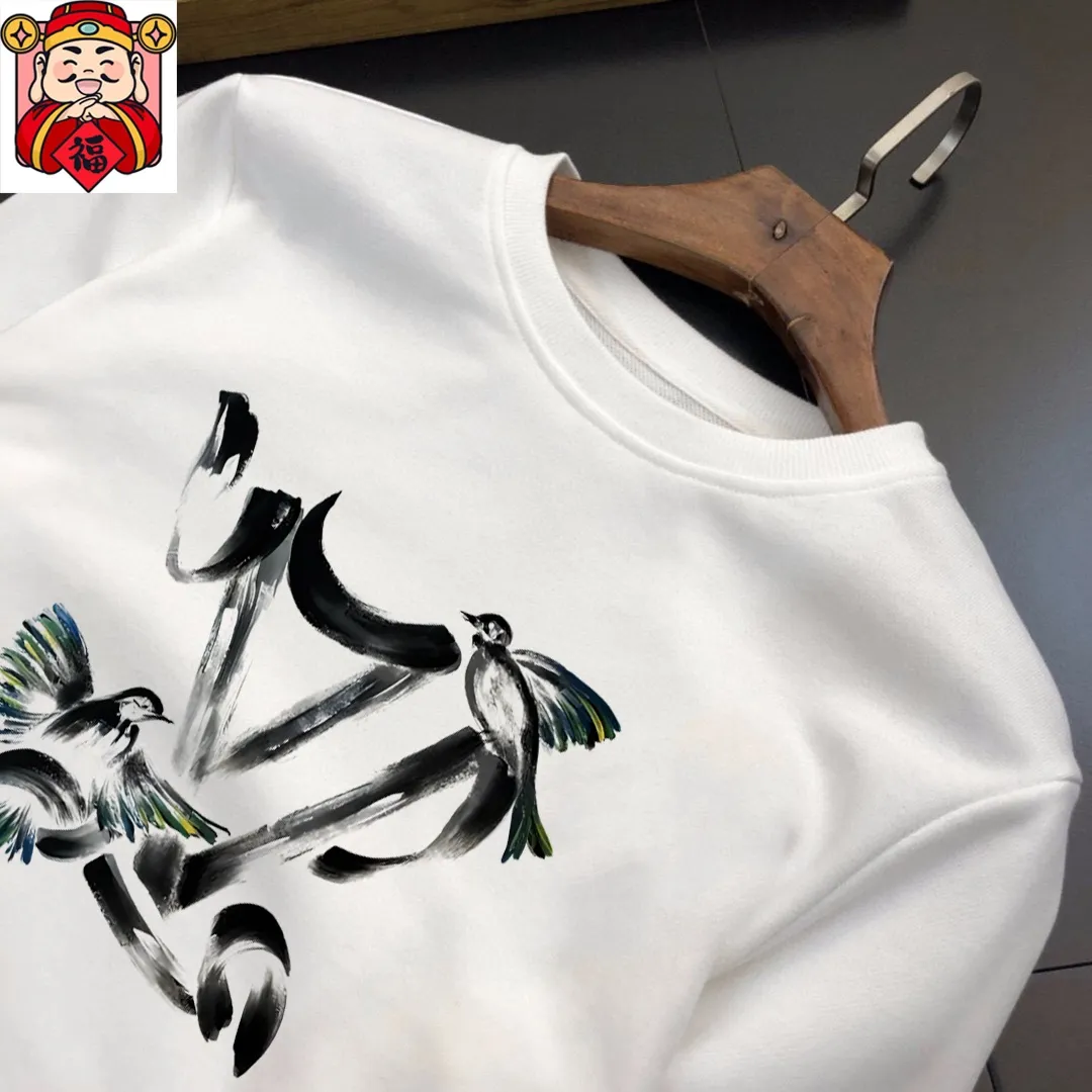 🅿️380 direct batch [LV Louis Vuitton] (Fat Man Gospel) hot-selling suit is coming. Focus on the original version of the official website. 2025 new hot-selling sweatshirt suit. The original order is the best. 🇭🇰The meticulous work of top designers. Just for a fitting and perfect upper body effect. 100% natural high-quality Roman cotton, close-fitting comfort, noble and elegant! Original hardware embodies elegance and nobility! Counter size: M-5XL (maximum wear up to 220 pounds)